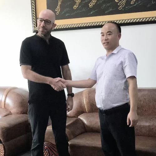 墨西哥客户来东升国际官网饰品厂