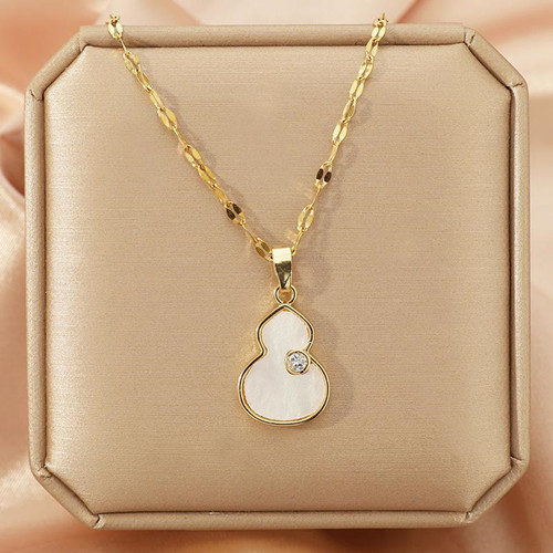 戴上心爱的旧项链