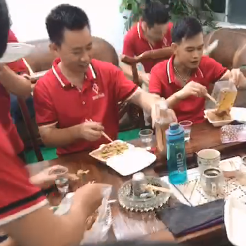 东升国际官网饰品厂员工夜宵