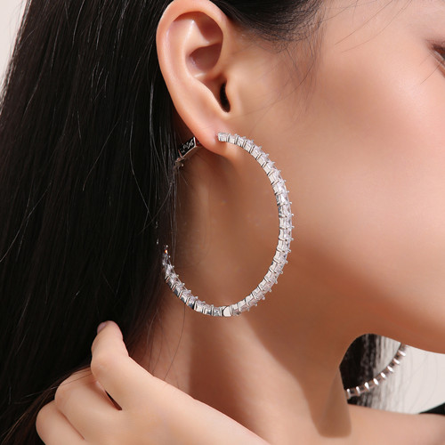 女孩子适合佩带嘻哈饰品吗