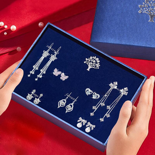 佩带银饰品的人多吗