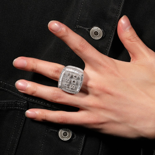 嘻哈饰品的价值贵吗