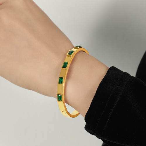 有老表在国内开饰品厂吗