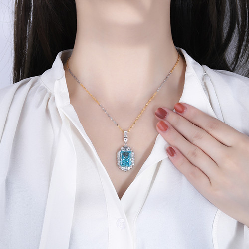 戴银饰品的人比饰物品多