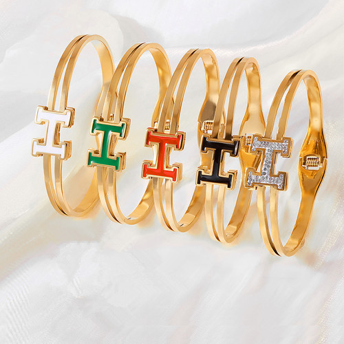 钛钢饰品厂主管被降级 