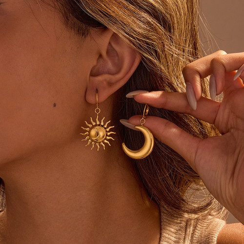 钛钢饰品厂的产品很美丽