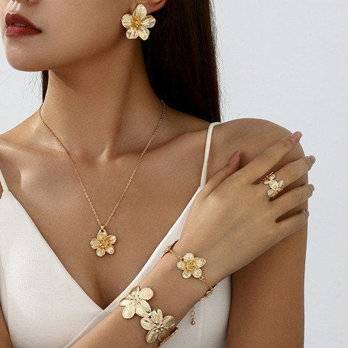 哪里合饰物品厂比力多