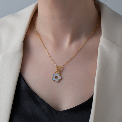 老年人适合戴钛钢饰品 