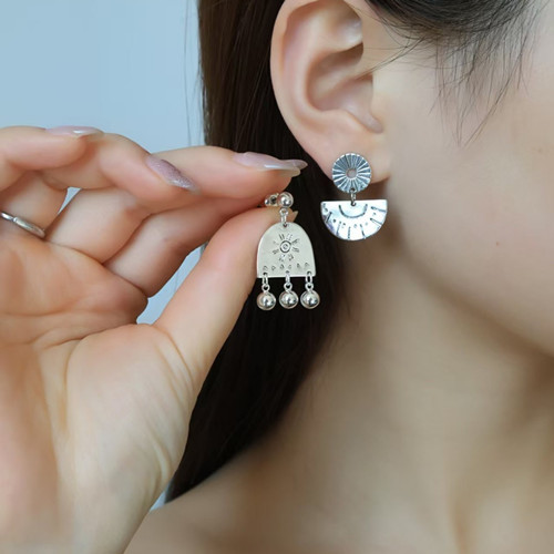 东升国际官网饰品厂推出100款新品