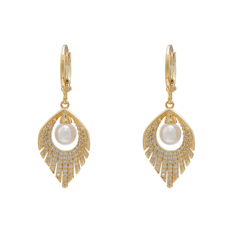   韩版气质百搭珍珠羽毛耳饰