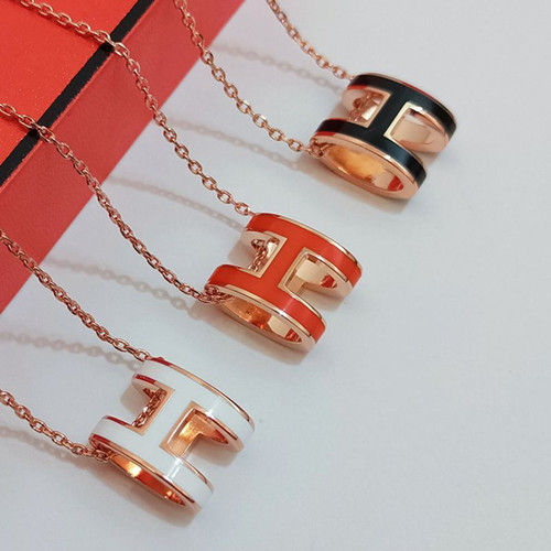 切割出来的廉价不锈钢饰品